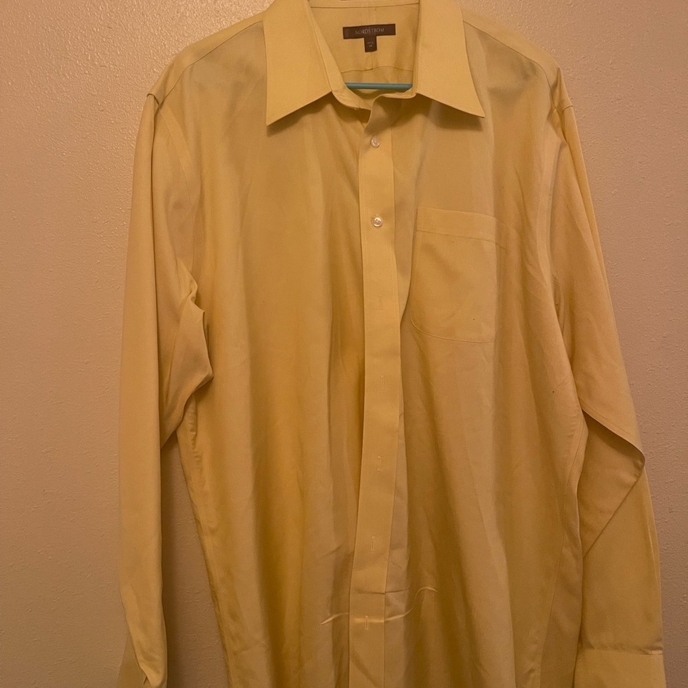 Nordstrom Men's Soft Yellow Button-Up Shirt